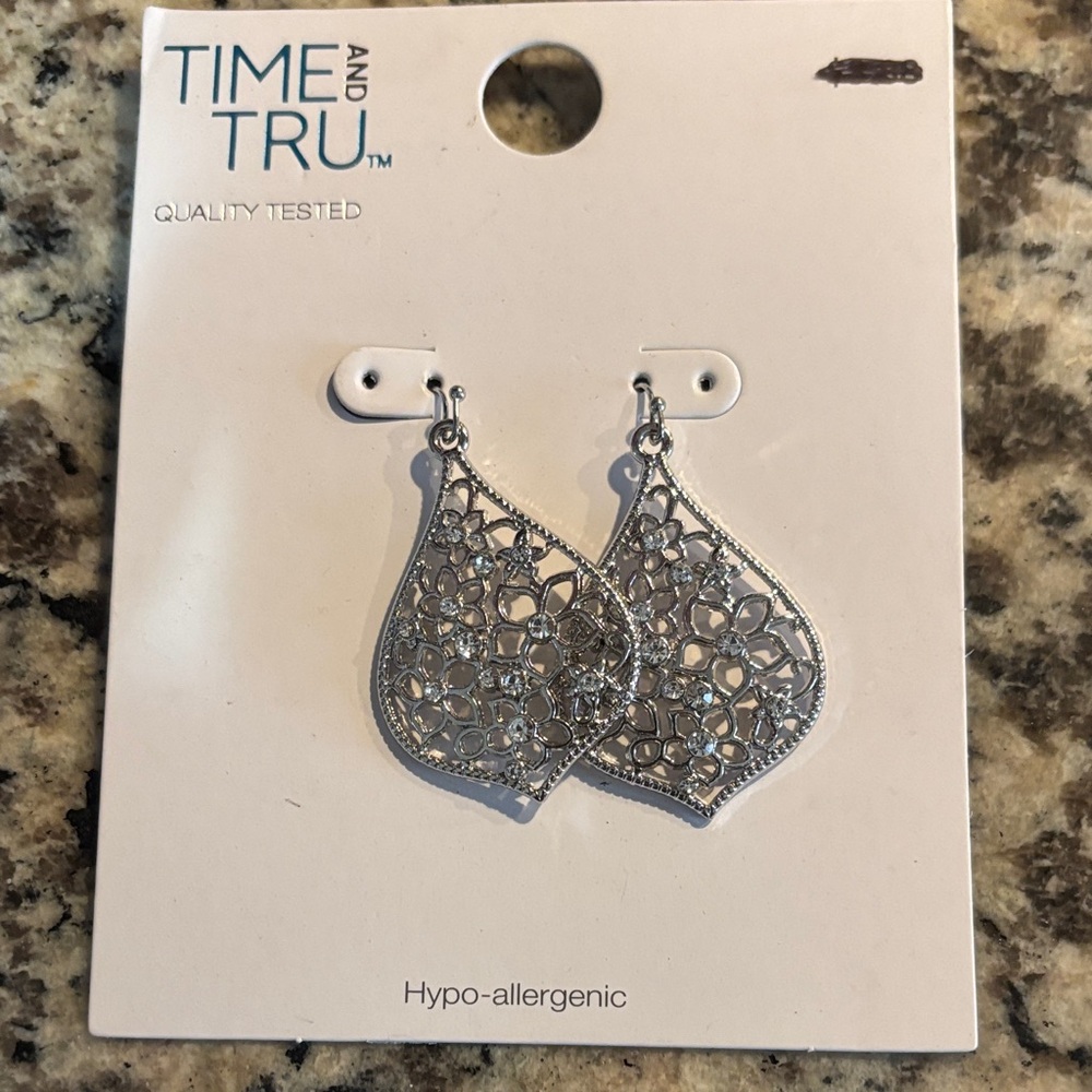Time and Tru Silver Filigree Teardrop Dangle Earrings